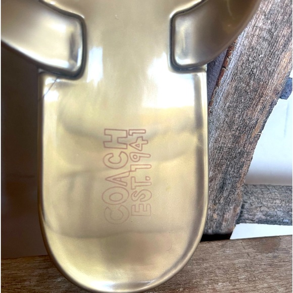 COACH Gold Jelly Flip Flops Bows & Logos Worn Once 10M Perfect for Pool & Beach - Picture 6 of 12